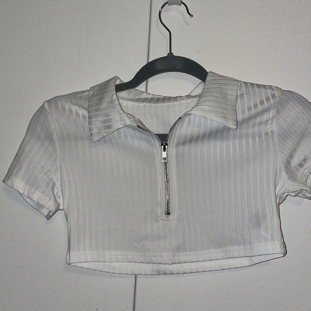 Cropped zip up collard shirt sleeve shirt